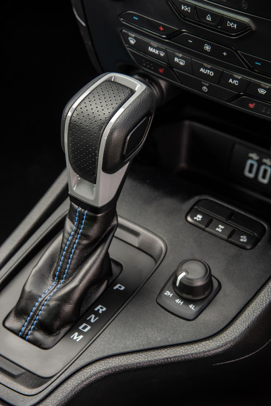 Детали интерьера Ford Ranger Raptor 2019 года  (ZA) (фото 32 из 40)